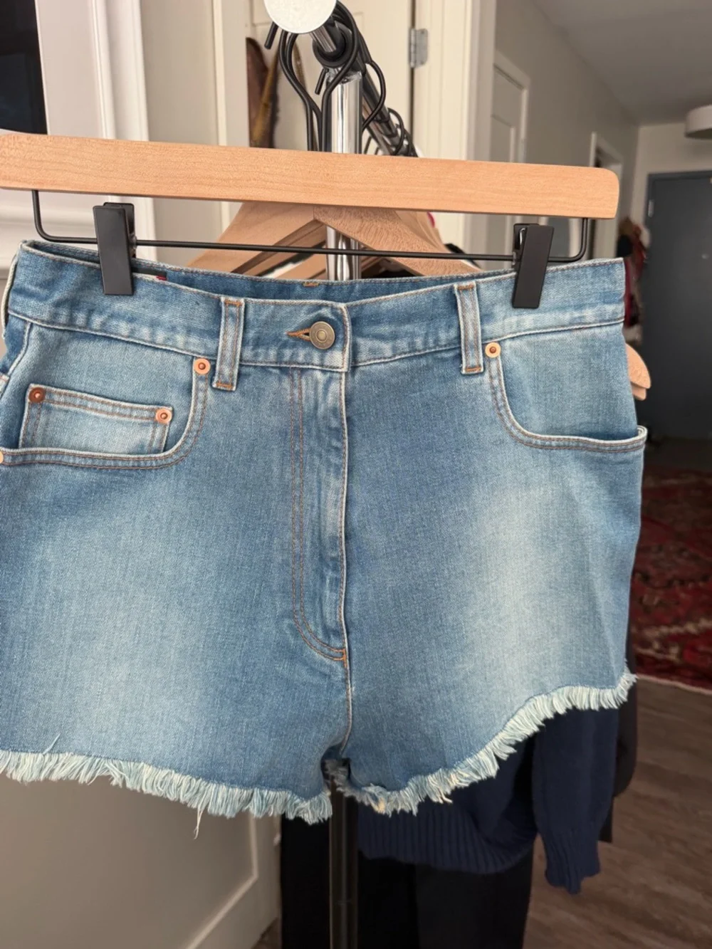 GUCCI 🍒Cherry Patch Jean Shorts - Picture 6 of 11